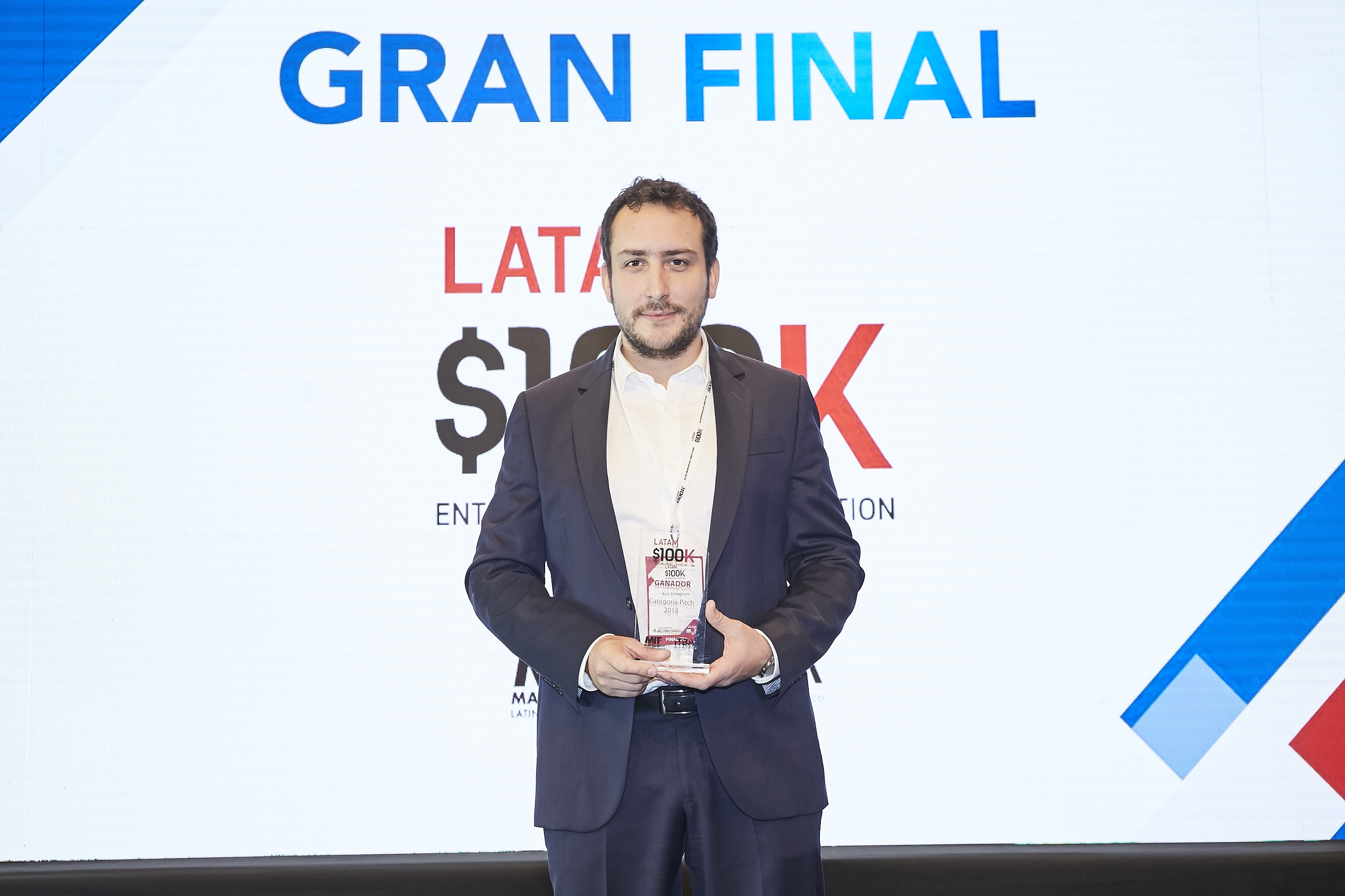 Premio al emprendimiento e innovación a egresado del Instituto